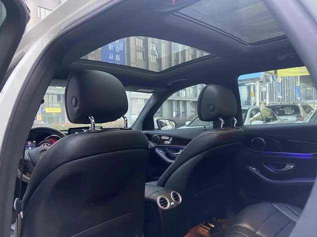 Mercedes Benz GLC 260 4MATIC SUV de lujo usado de 2017, cómodo, gasolina.