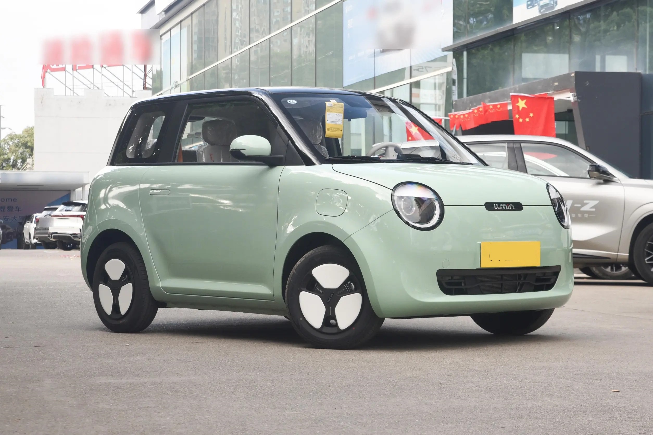 2024 Pure Electric Cars for Changan Lumin Mini Car 301km Electric Range New Energy Vehicle Fast Delivery