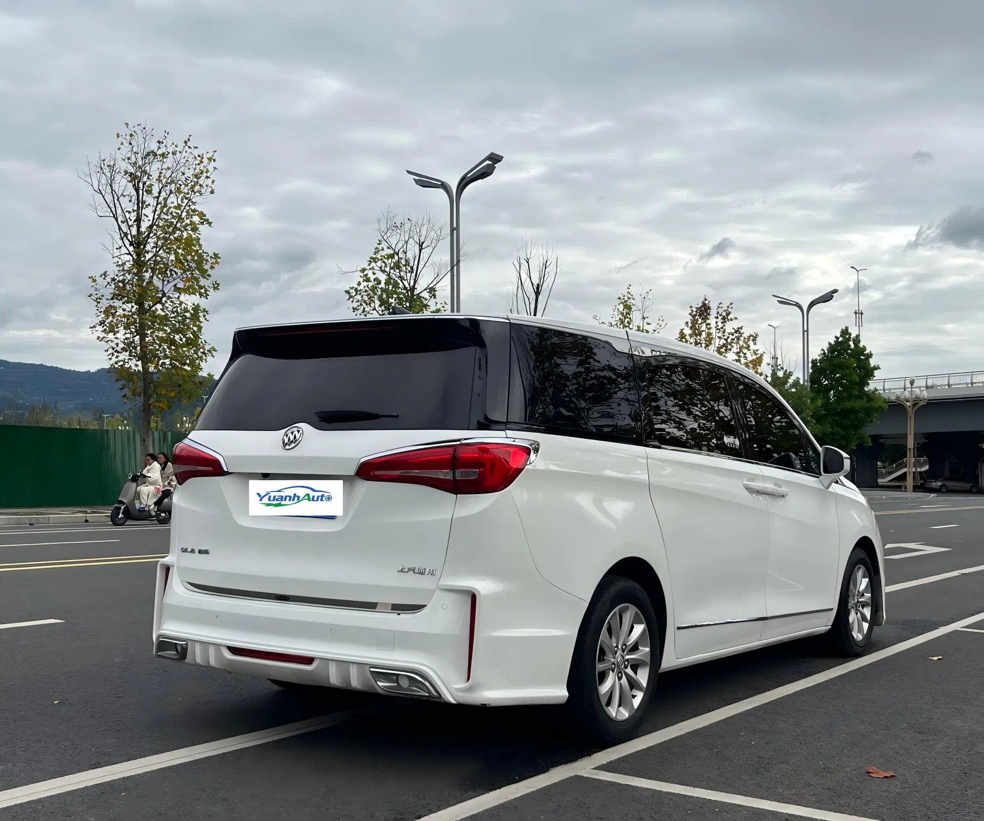 Used Buick Gl8 2017 Model Es 28t Comfort Edition Second-Hand Gasoline Vehicles Car MPV 7seats