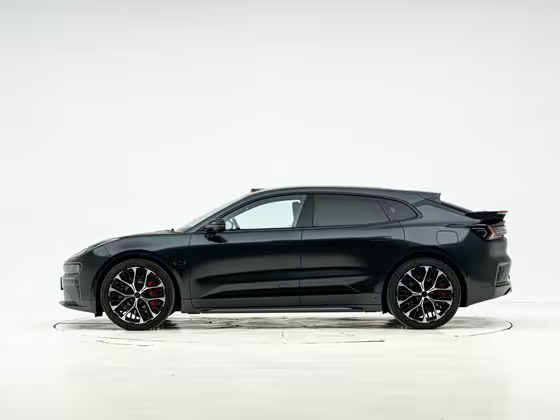 Coche nuevo Zeekr 001, modelo 2025-2026. Vehículo eléctrico.
