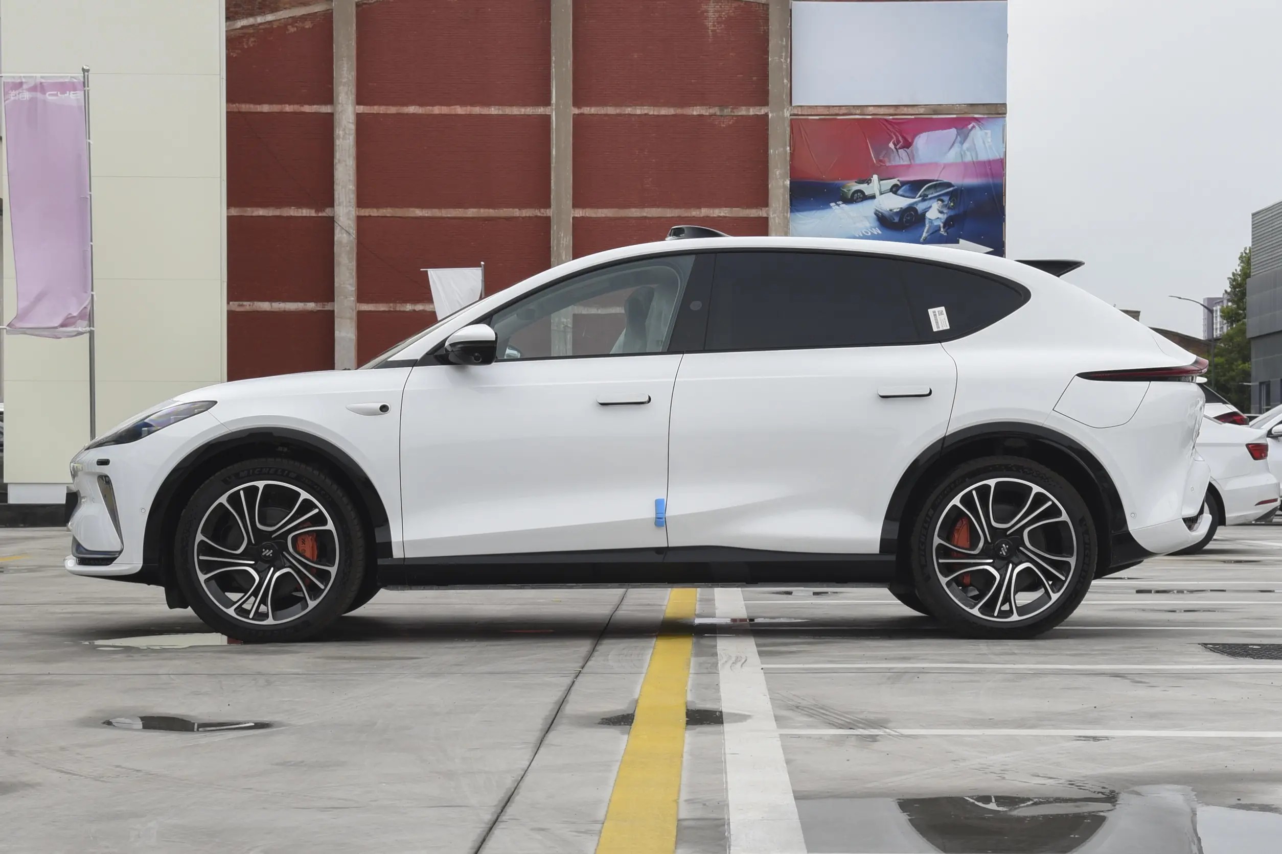2024 New Cars Zhiji IM LS7 Ev Luxury Electric Sports SUV High Performance Car with New Energy Resources Made in China
