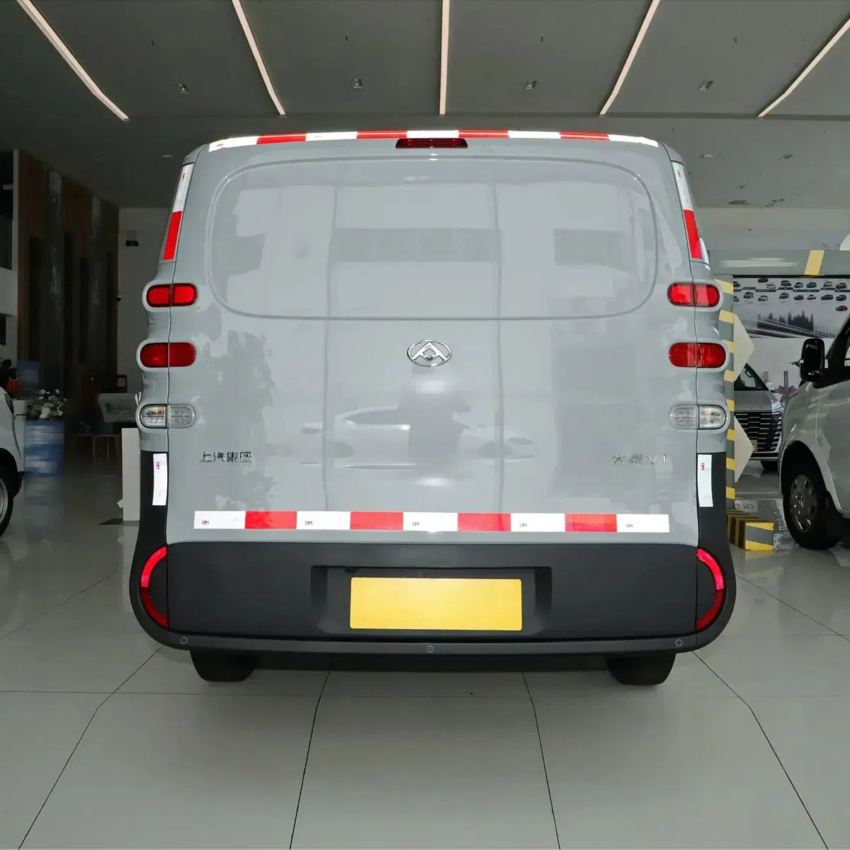Saic Maxus Dana V1+ 2025 Model 42kwh Electric Cargo Van Electric Vehicle