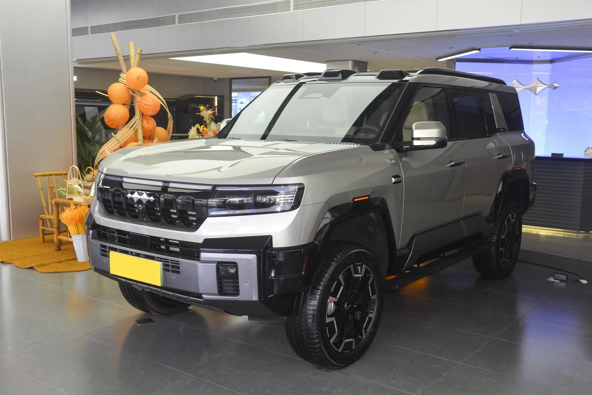 New Leopard 8 2025 2.0T High-end Version 7 Seats Brand New Car From China 4 Wheel Electric Vehicle