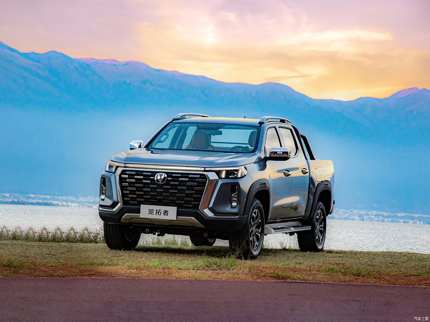 Changan Lantuozhe 4x4 Pickup Truck Diesel/Essence 2024, Boîte automatique, Moteur turbo, Transmission intégrale, Conduite à gauche, Sièges en tissu foncé, R18