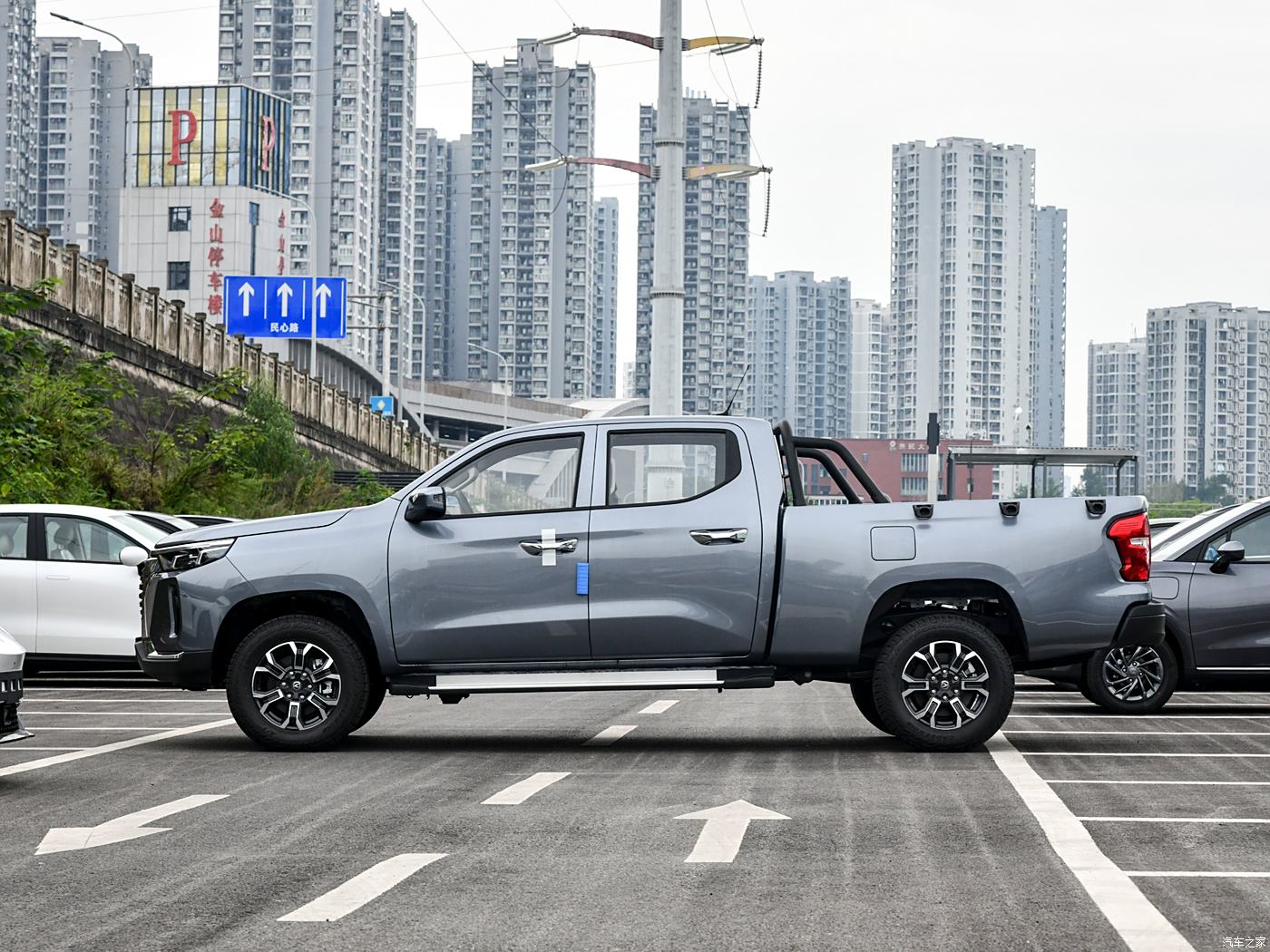 Changan Lantuozhe 4x4 Pickup Truck Diesel/Essence 2024, Boîte automatique, Moteur turbo, Transmission intégrale, Conduite à gauche, Sièges en tissu foncé, R18
