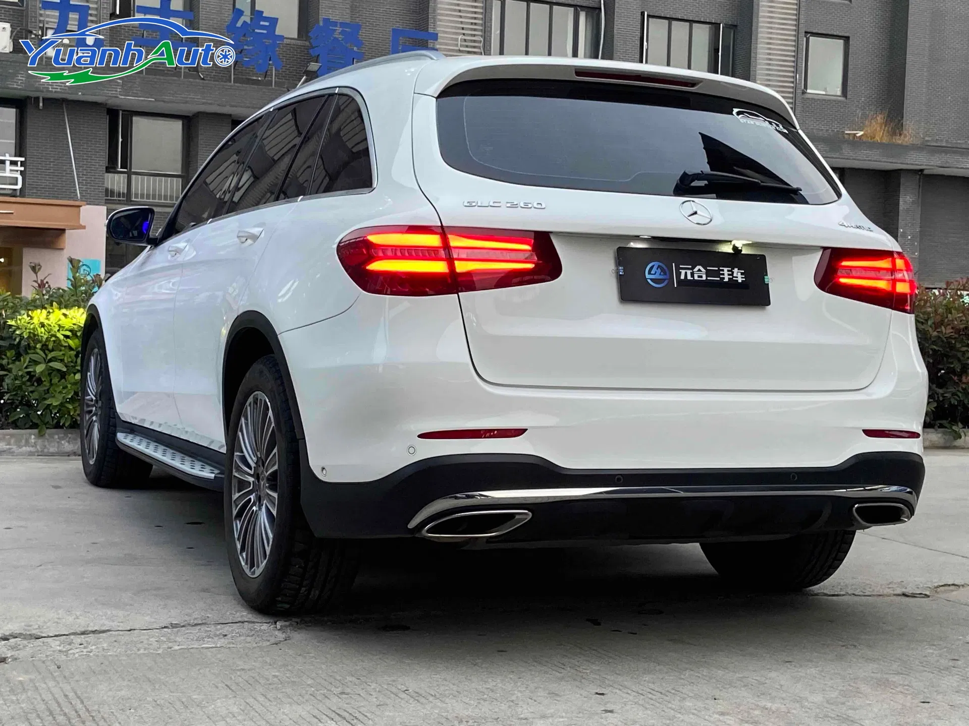 Mercedes Benz GLC 260 4MATIC SUV de lujo usado de 2017, cómodo, gasolina.