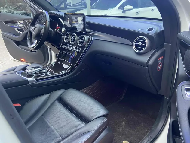 Mercedes Benz GLC 260 4MATIC SUV de lujo usado de 2017, cómodo, gasolina.