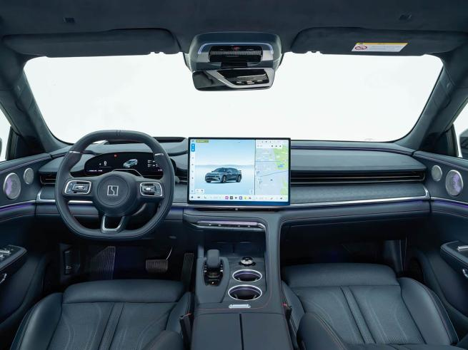 Coche nuevo Zeekr 001, modelo 2025-2026. Vehículo eléctrico.