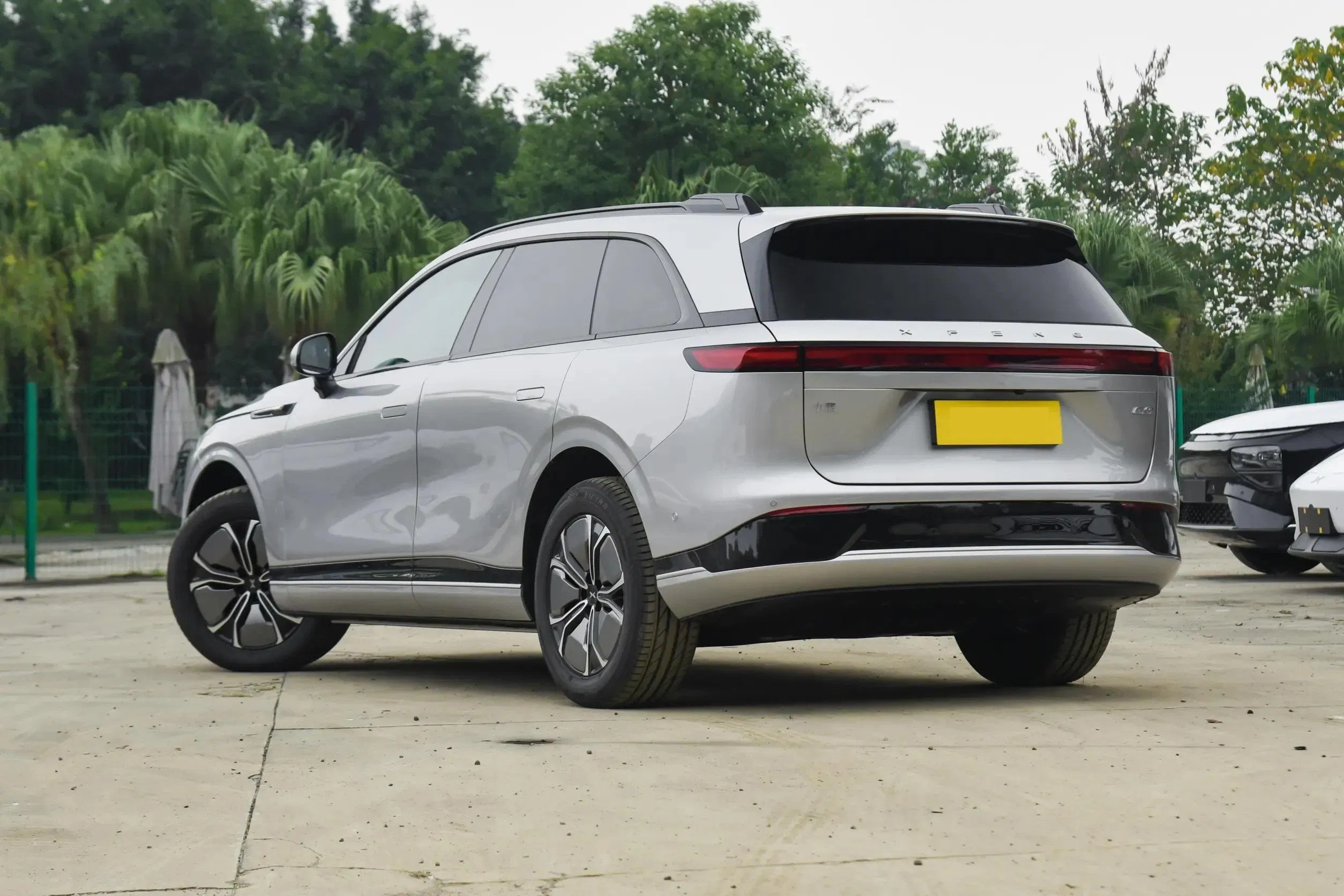 Xpeng G9 Electric Vehicle New Energy Car 4WD 313HP Fast Speed 200km/H Ranqe 702km Hybrid MPV Sedan
