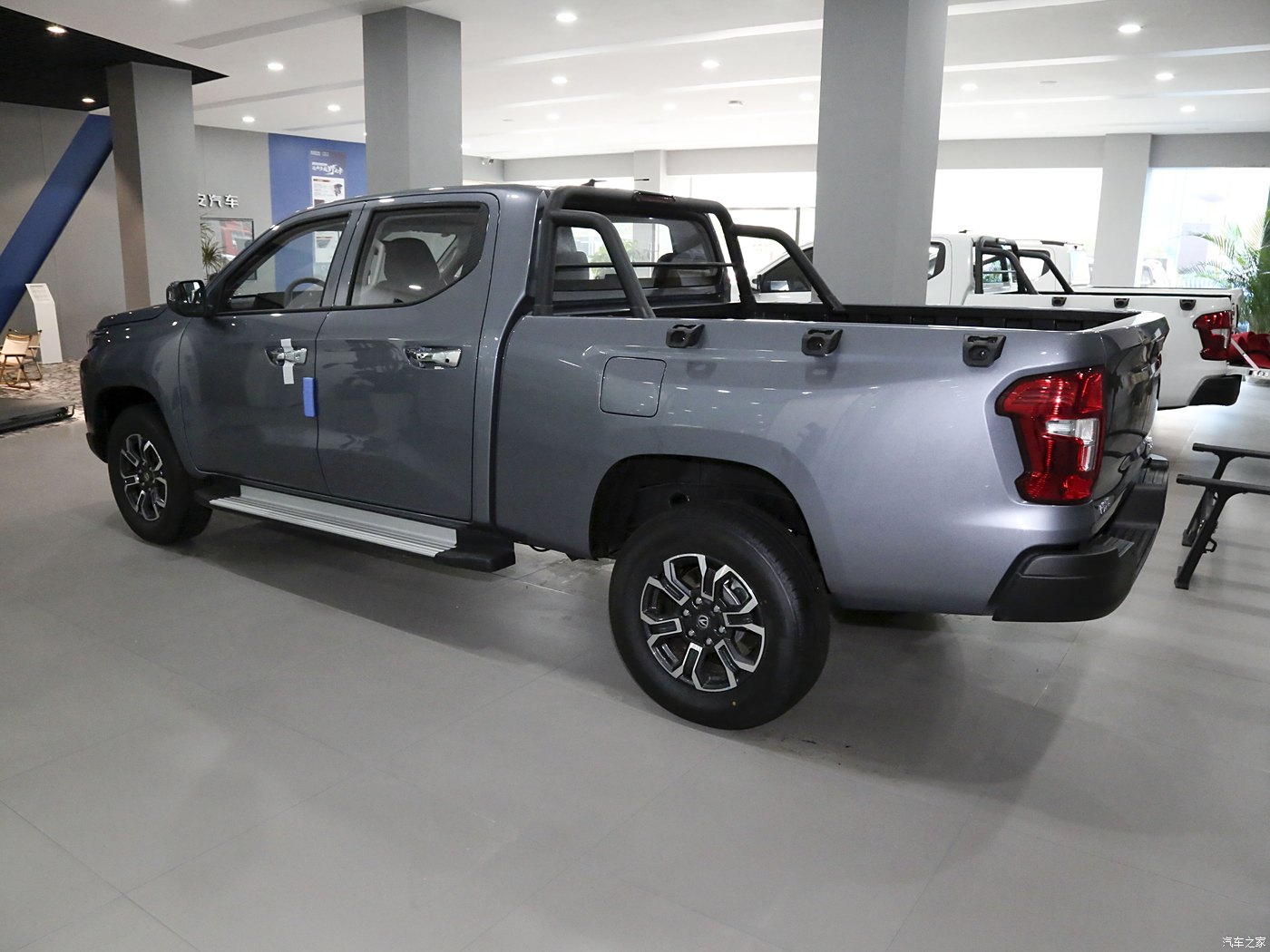 Changan Lantuozhe 4x4 Pickup Truck Diesel/Essence 2024, Boîte automatique, Moteur turbo, Transmission intégrale, Conduite à gauche, Sièges en tissu foncé, R18