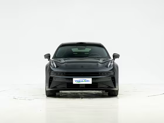 Coche nuevo Zeekr 001, modelo 2025-2026. Vehículo eléctrico.
