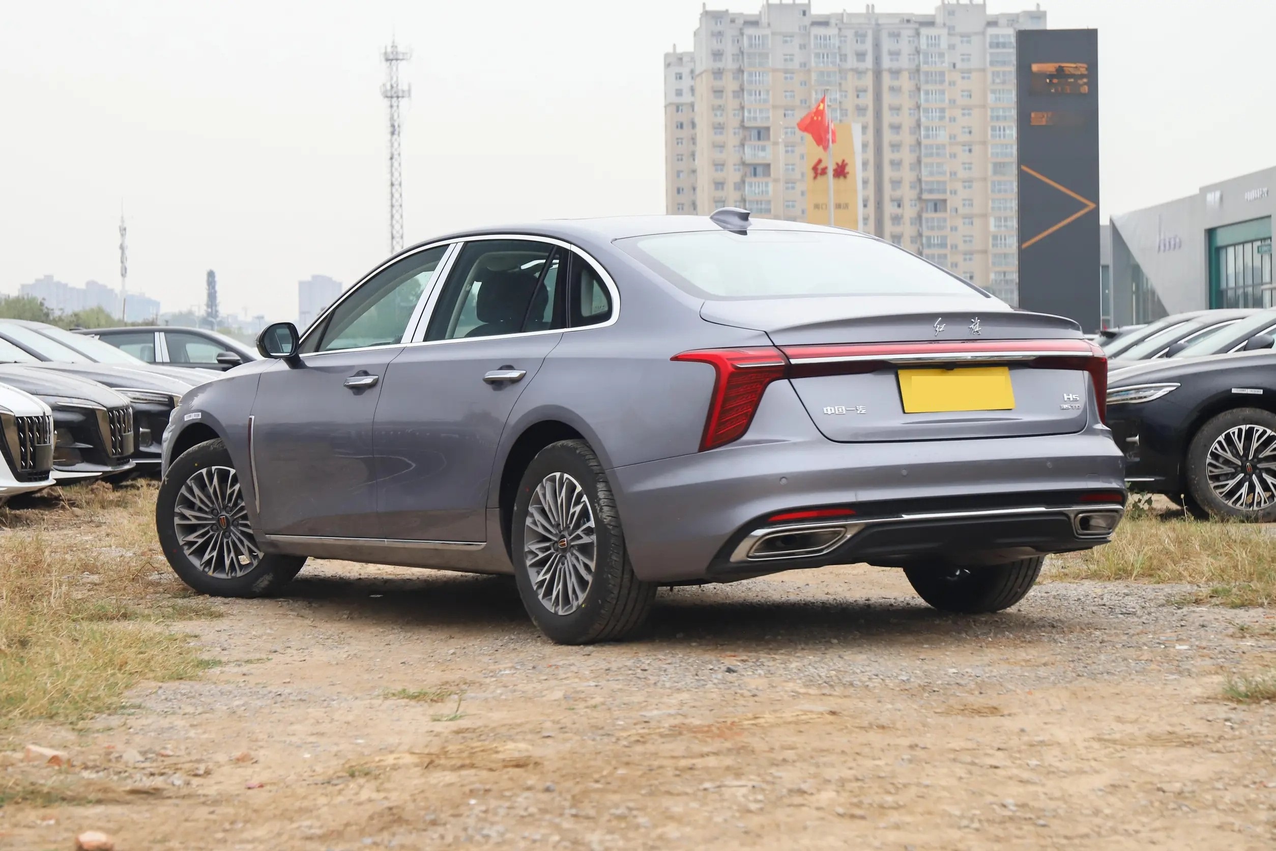 2025 Hongqi H5 2.0t Automatic Zhilian Flag Open Version 4 Door 5 Seat Sedan Large Space Long Endurance Fuel Vehicle