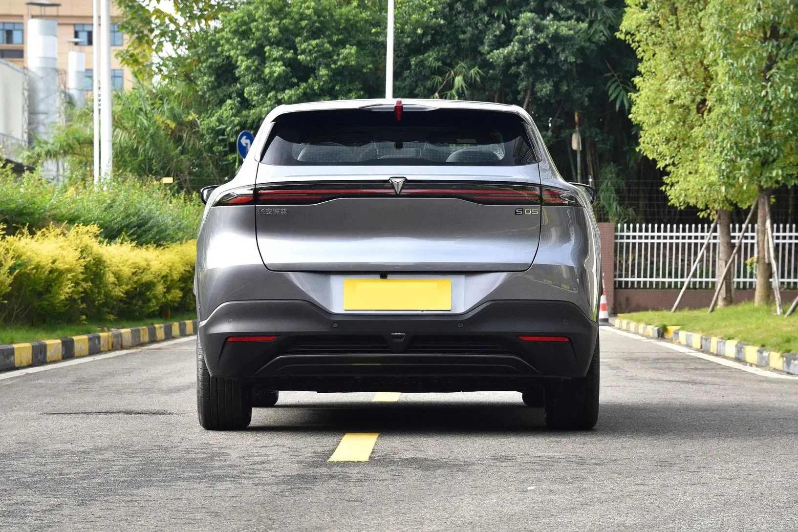 2025 Changan Deepal S05 Shenlan S05 Vehicle High Speed Compact SUV Changan Electric Car 200km 510km Hybrid SUV EV Vehicle