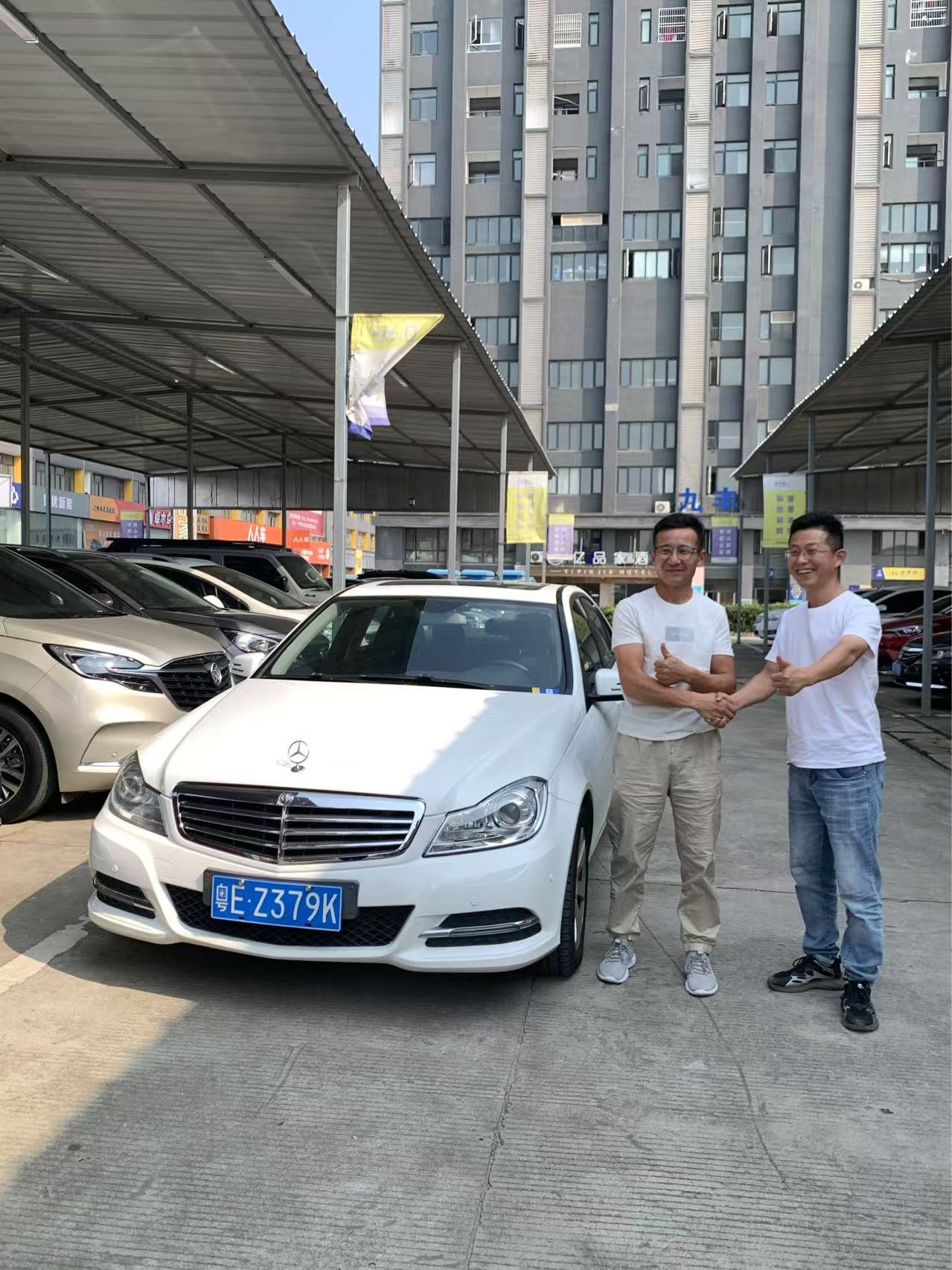 2024 New Wuling Bingo Mini Electric Car for Adults 200km Range Pure Electric EV with Lithium Battery Small New Energy Vehicle