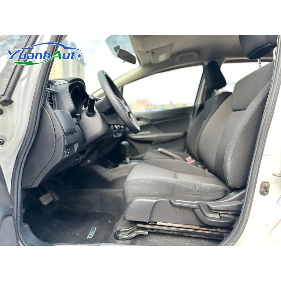 Honda Fit d'occasion, modèle 2015, 1,5 L LX CVT, voiture confort à deux compartiments