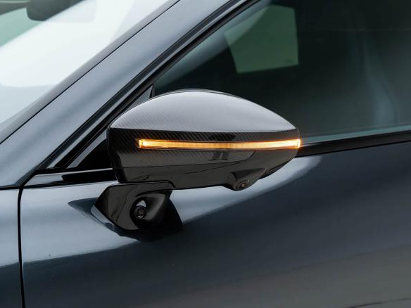 Coche nuevo Zeekr 001, modelo 2025-2026. Vehículo eléctrico.