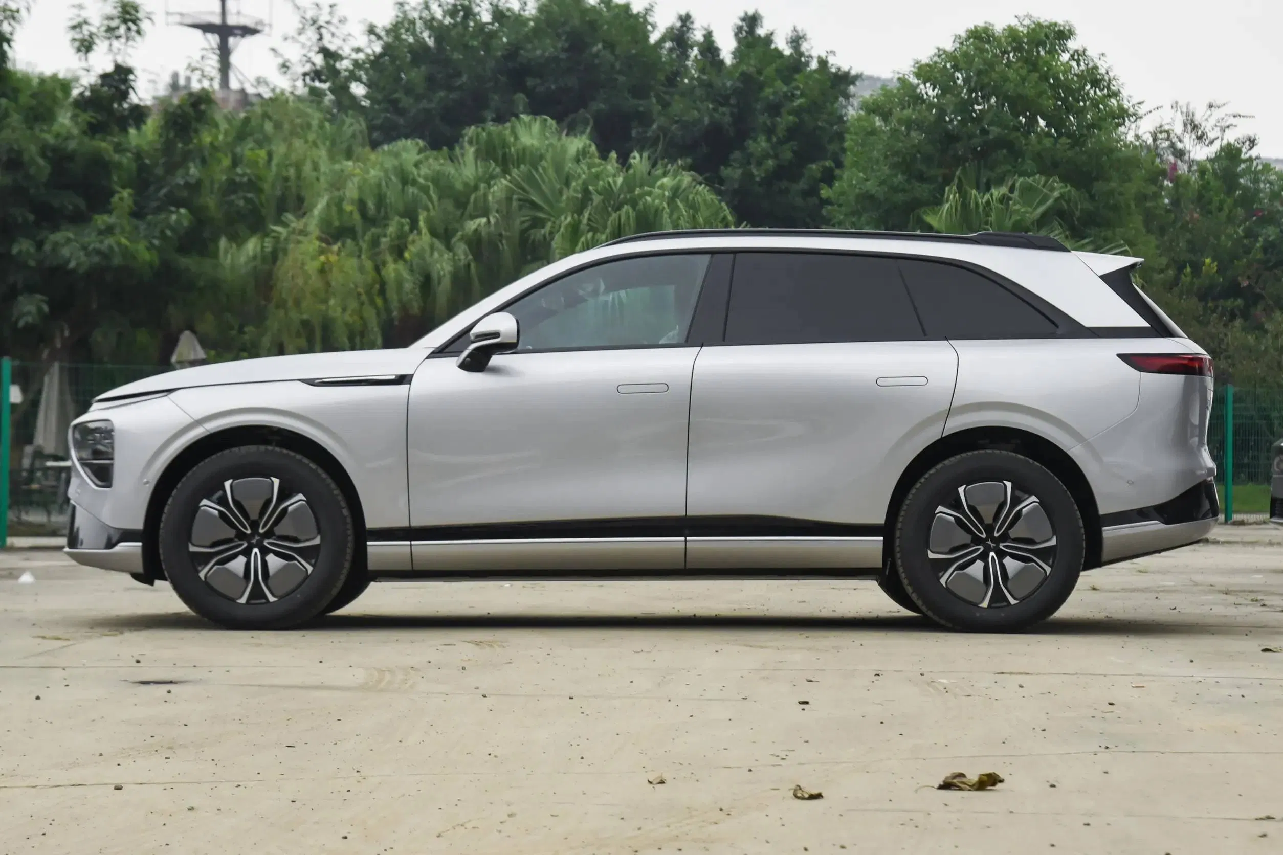 Xpeng G9 Electric Vehicle New Energy Car 4WD 313HP Fast Speed 200km/H Ranqe 702km Hybrid MPV Sedan