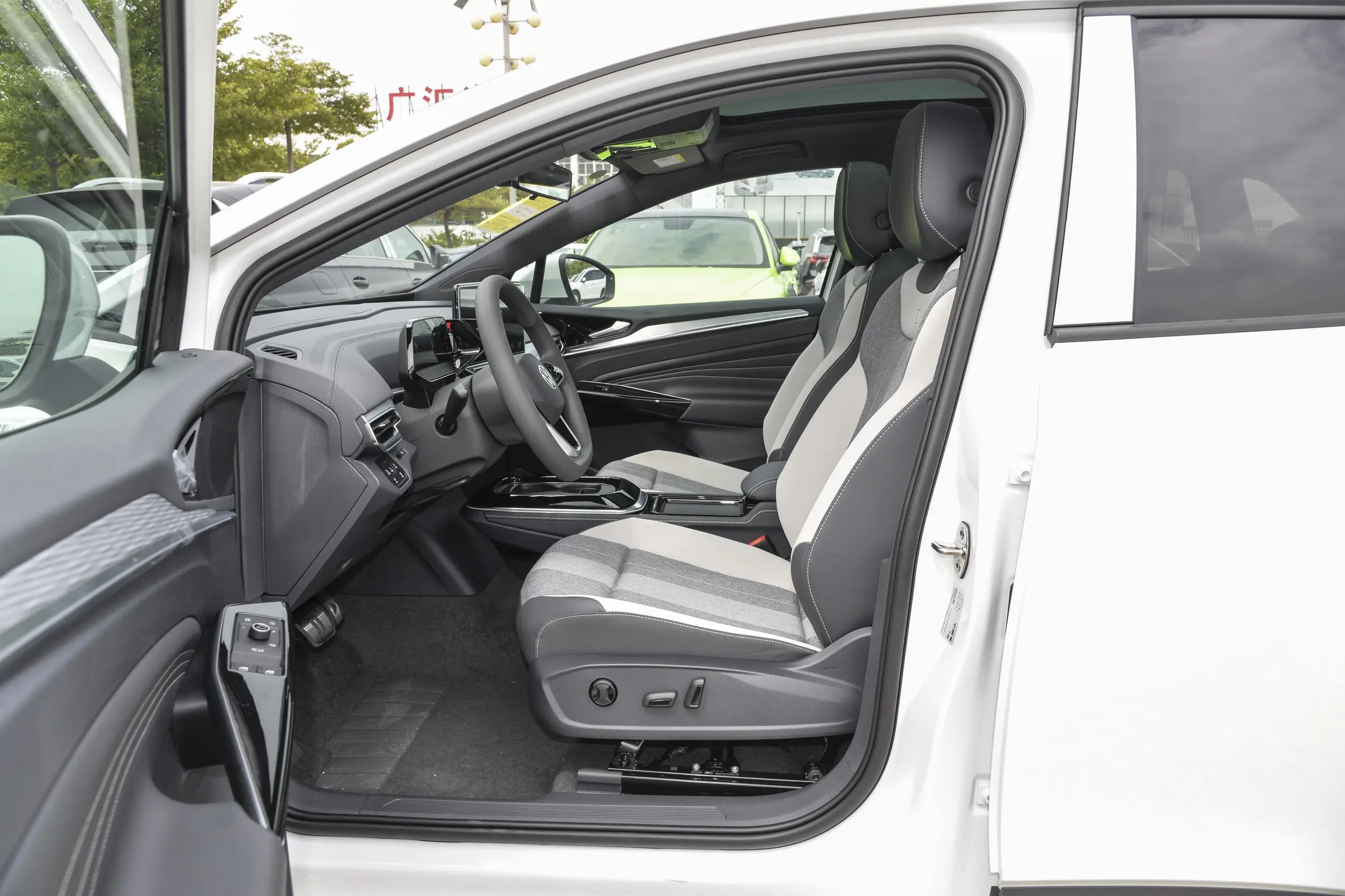 VW ID4 Crozz SUV eléctrico de 4 ruedas, duradero, edición Pro de largo alcance de 600 km, 2024.
