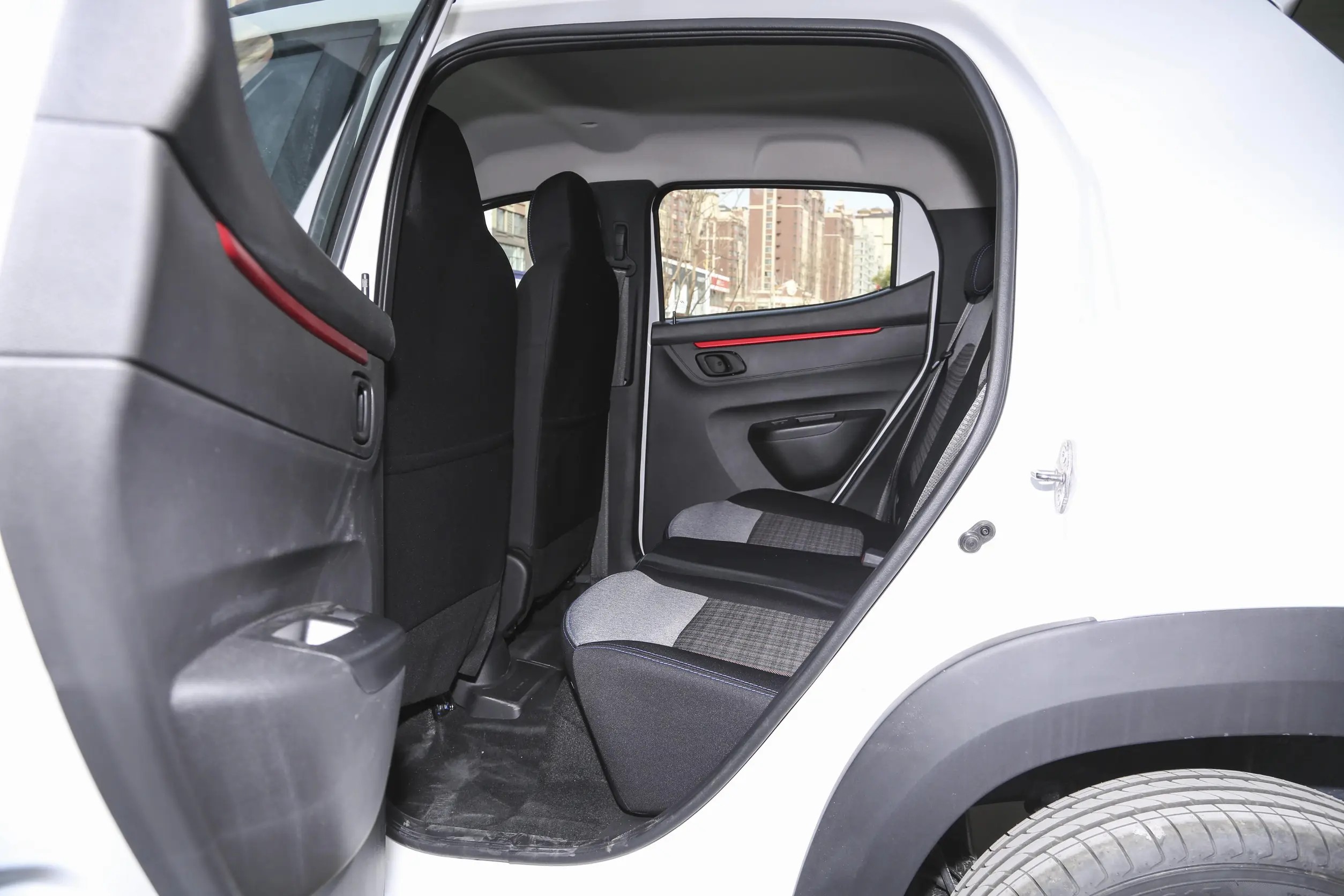 Dongfeng Nano EX1 SUV eléctrico 2025. Innovador vehículo de nueva energía de 4 plazas con volante a la izquierda.
