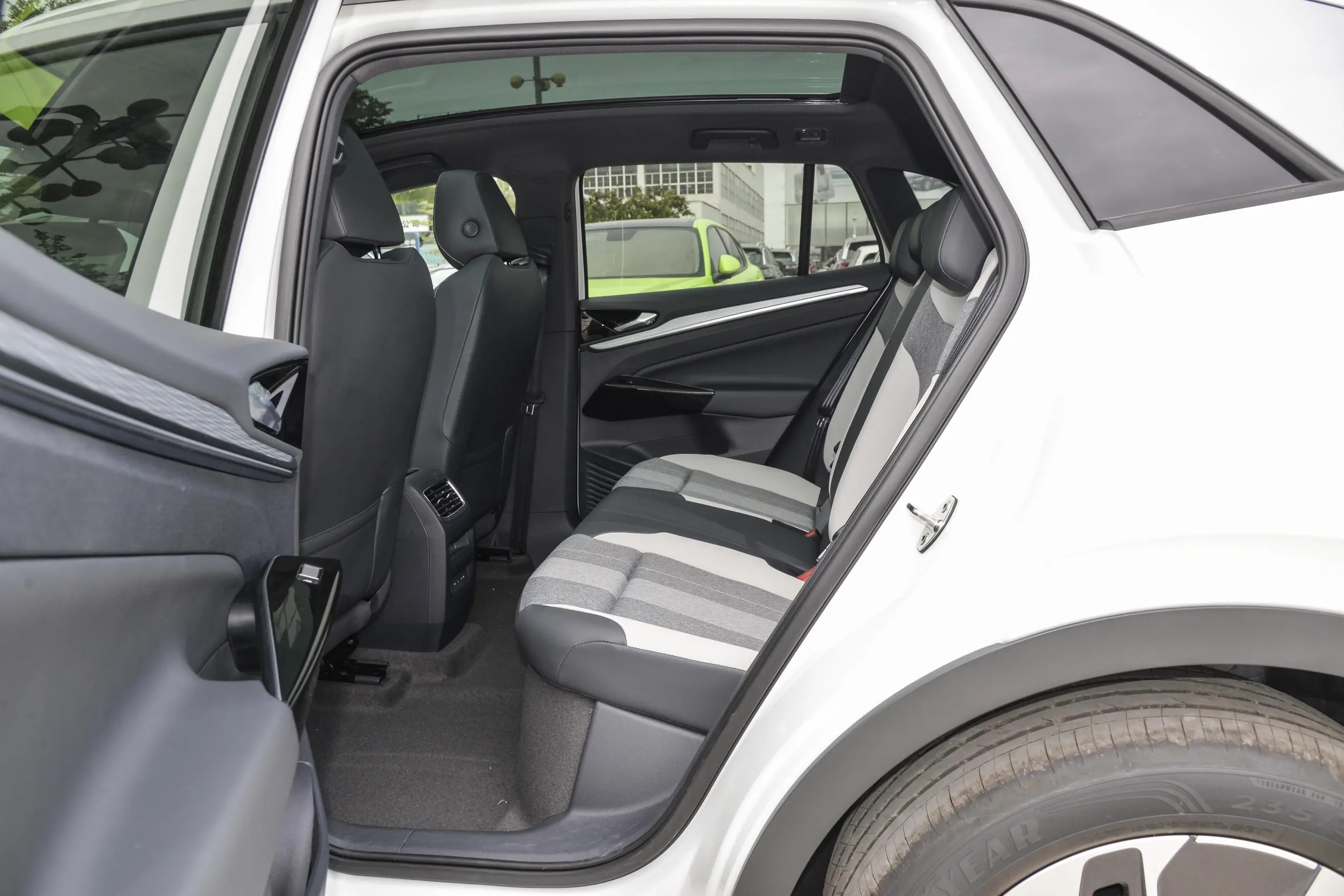 VW ID4 Crozz SUV eléctrico de 4 ruedas, duradero, edición Pro de largo alcance de 600 km, 2024.