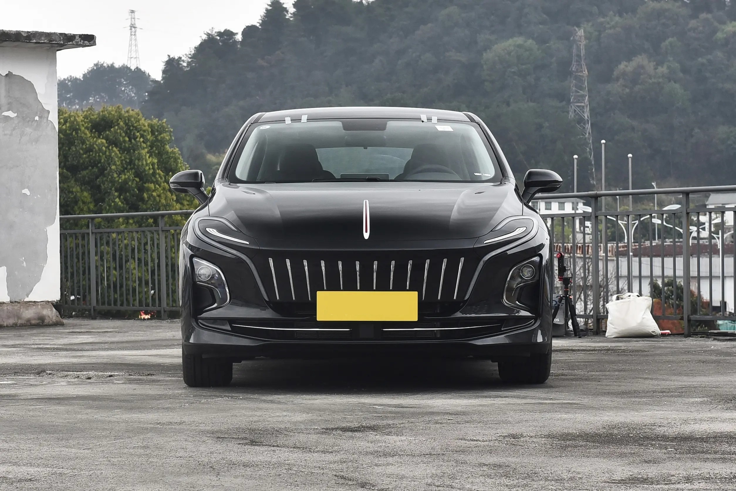 2025 Hongqi E-QM5 620km Range New Energy Electric Sedan Private Four-Wheeler Red Flag Car for Adults Hybrid EV Motor