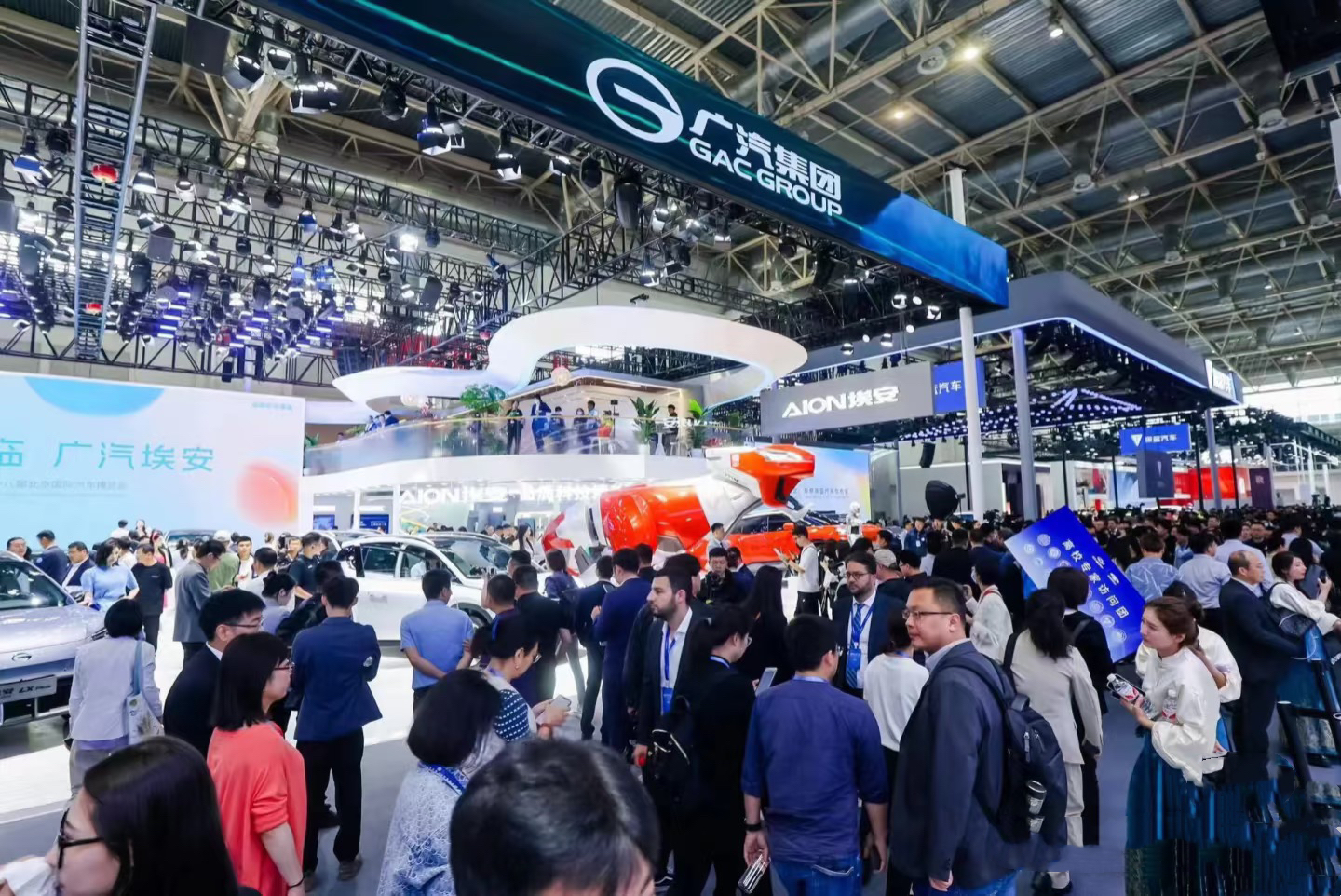2024 New Wuling Bingo Mini Electric Car for Adults 200km Range Pure Electric EV with Lithium Battery Small New Energy Vehicle
