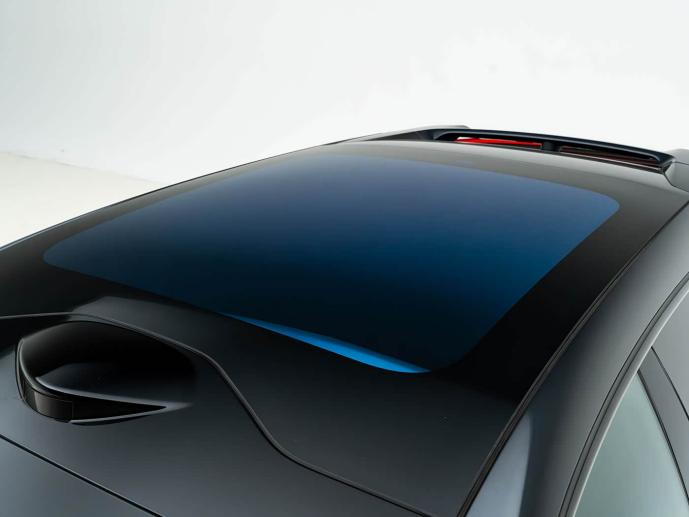 Coche nuevo Zeekr 001, modelo 2025-2026. Vehículo eléctrico.