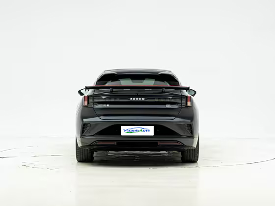 Coche nuevo Zeekr 001, modelo 2025-2026. Vehículo eléctrico.