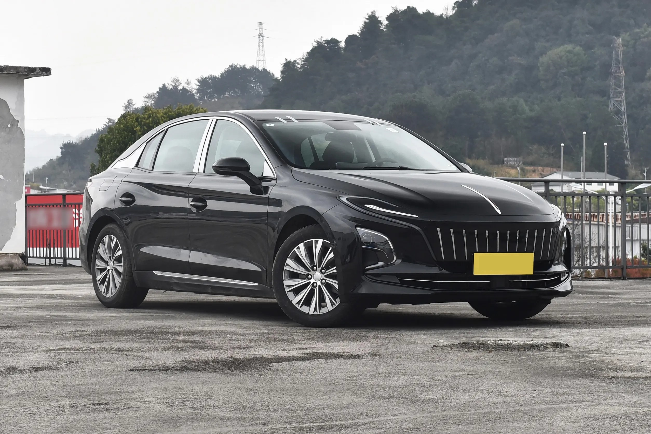 2025 Hongqi E-QM5 620km Range New Energy Electric Sedan Private Four-Wheeler Red Flag Car for Adults Hybrid EV Motor