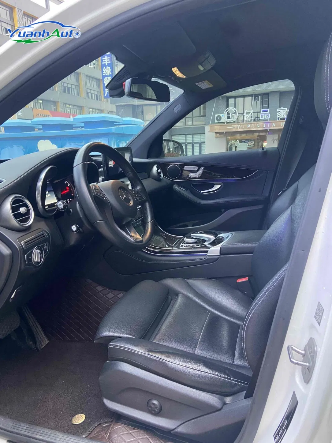 Mercedes Benz GLC 260 4MATIC SUV de lujo usado de 2017, cómodo, gasolina.