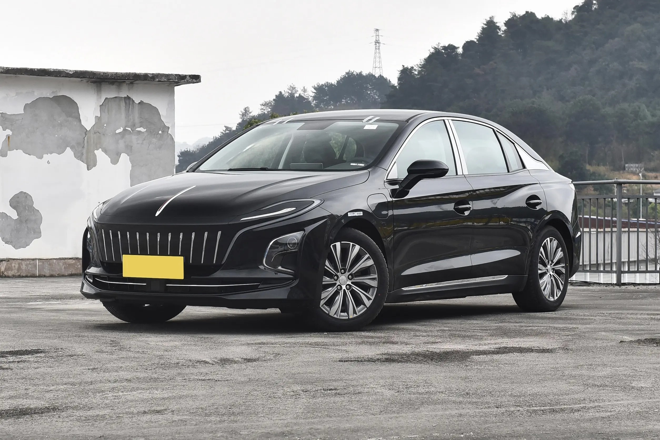2025 Hongqi E-QM5 620km Range New Energy Electric Sedan Private Four-Wheeler Red Flag Car for Adults Hybrid EV Motor