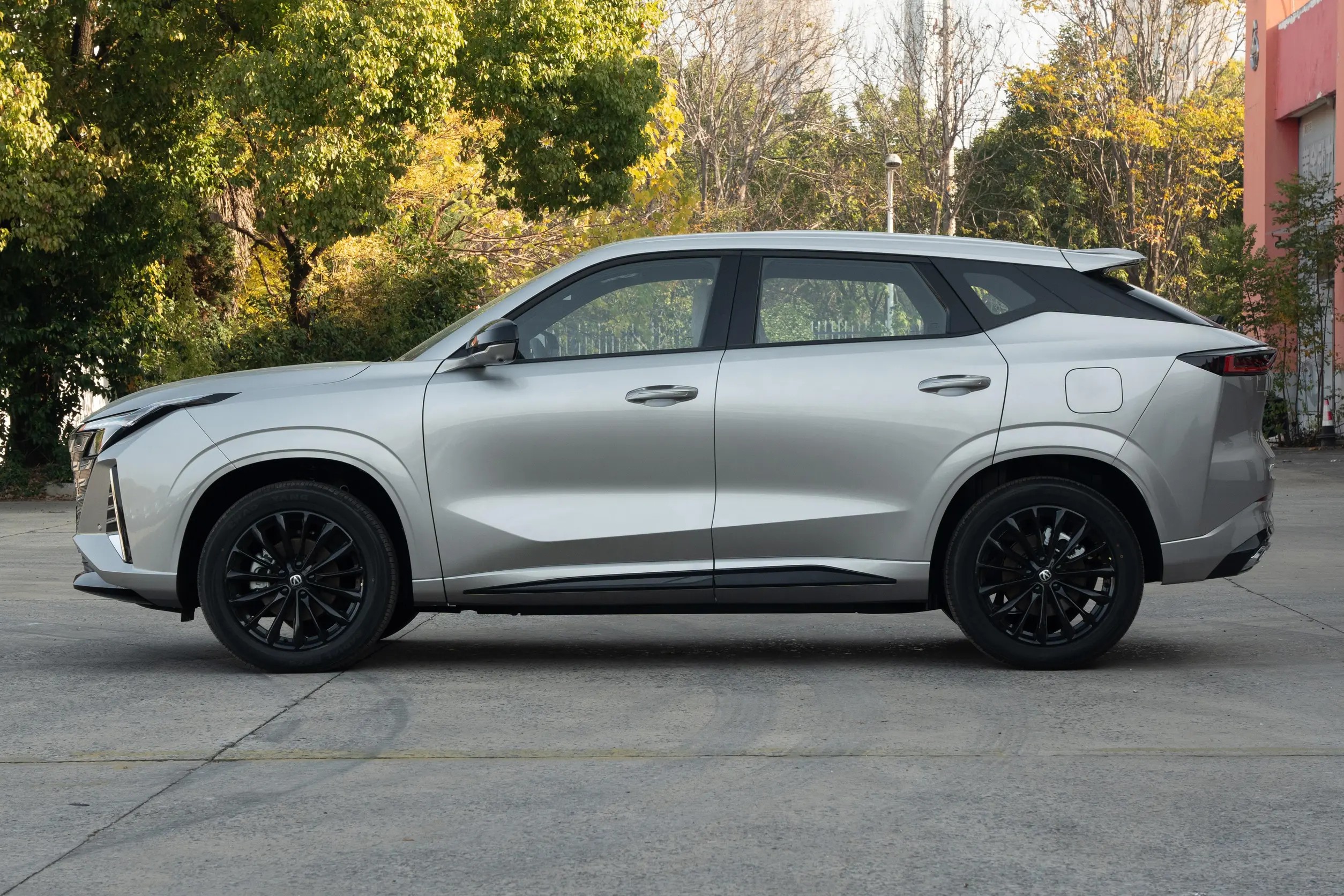 2025 Chinese New Car Changan Uni-z IDD PHEV Car 125KM Excellent Type Compact SUV Plug-in Hybrid New Energy Vehicle UNI-Z