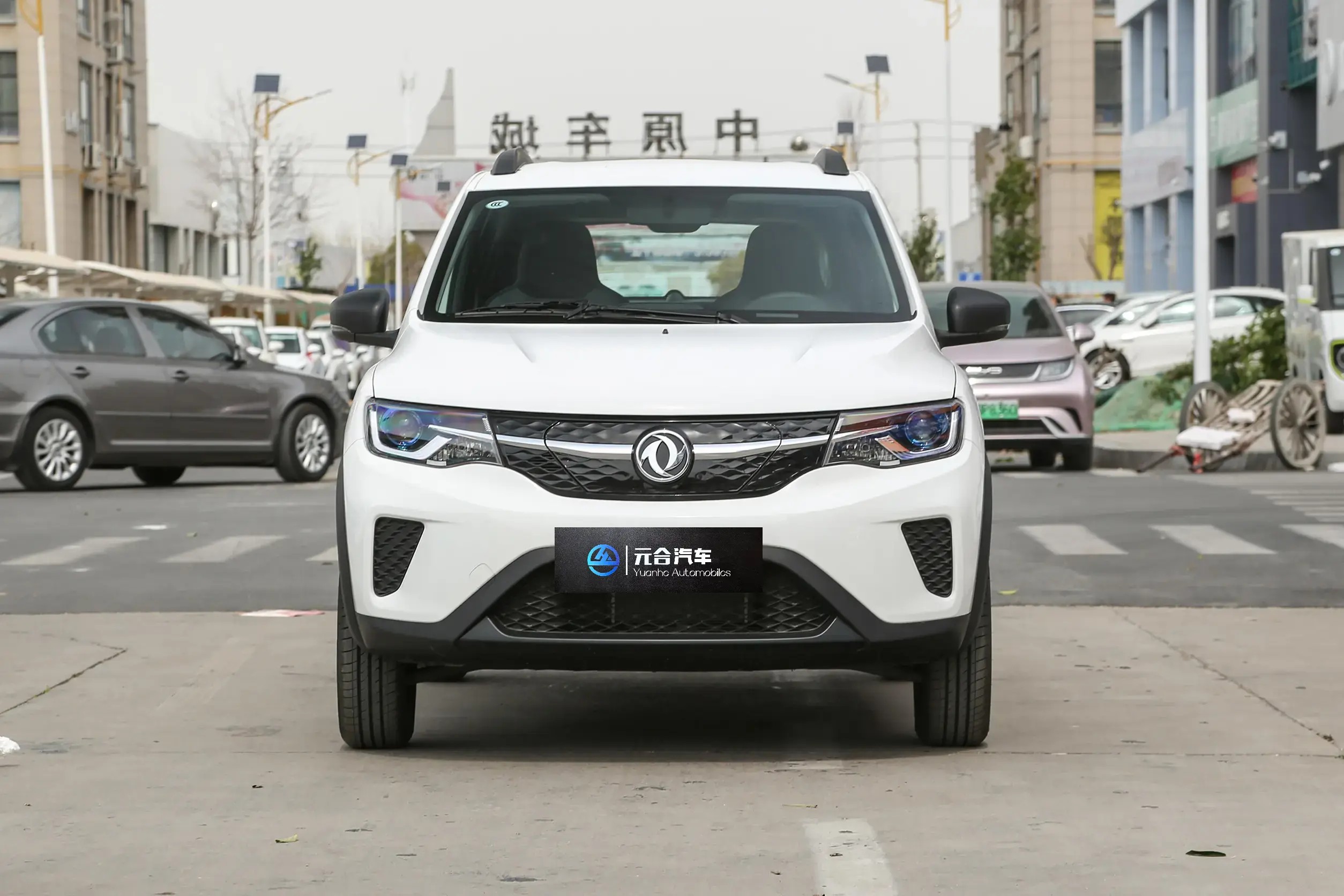 Dongfeng Nano EX1 SUV eléctrico 2025. Innovador vehículo de nueva energía de 4 plazas con volante a la izquierda.