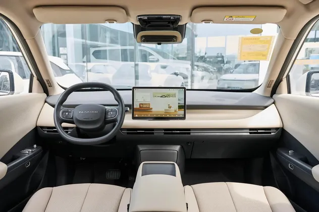 2025 Dongfeng Nano 06 401 Air 401km Cltc 135kw Compact SUV Electric Car